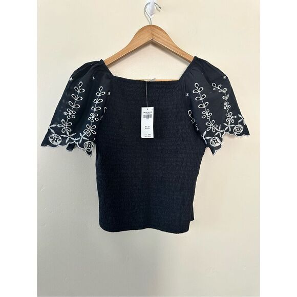 Abercrombie Kids Black and White Smocked Eyelet Blouse Size 15/16 - Picture 3 of 3